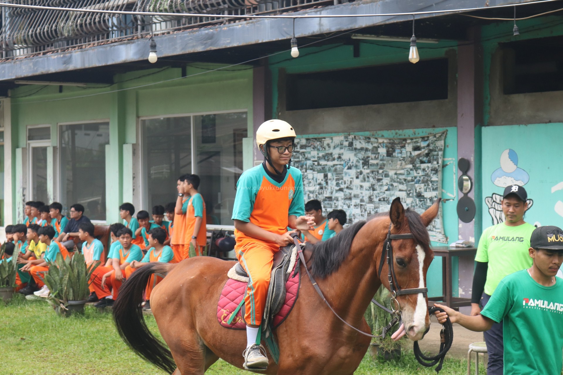 Tumbuhkan Keberanian dan Disiplin, 64 Siswa SMP Islam Jalani Kegiatan Berkuda di Pamulang Equestrian Centre (PEC)