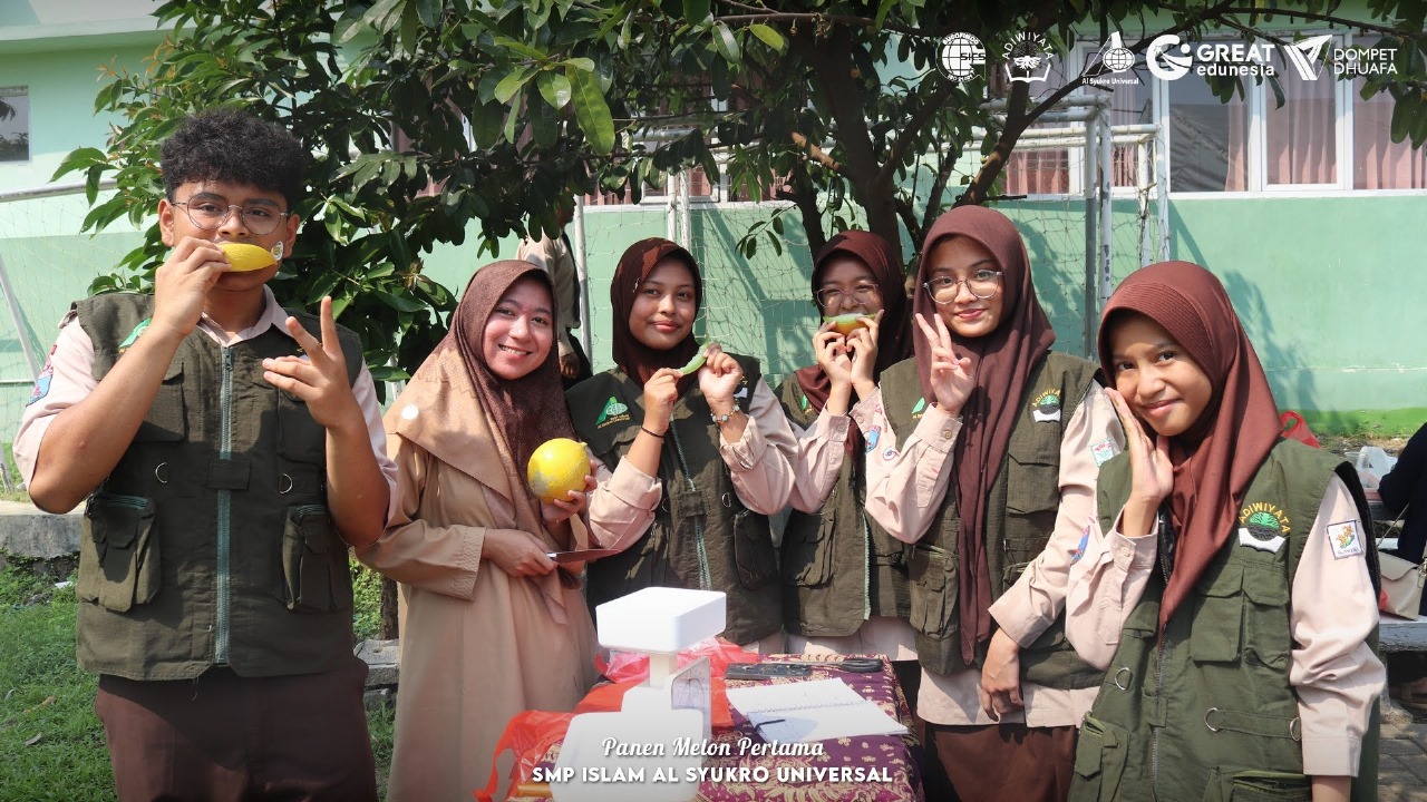 Menanam Melon di Green House Sekolah Pembelajaran Praktis bagi Siswa
